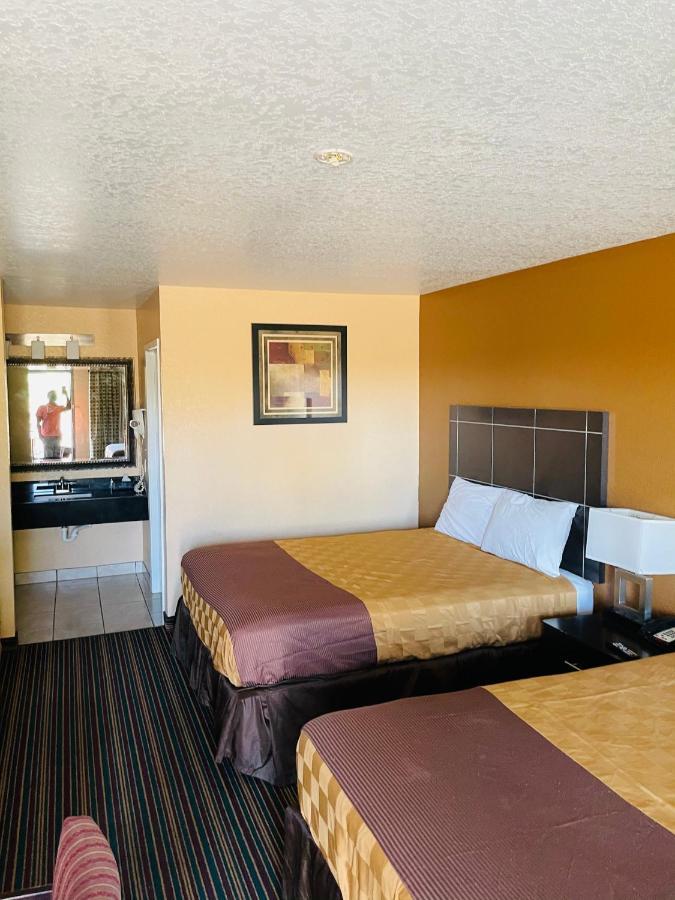 Sona Inn Dilley Exterior foto